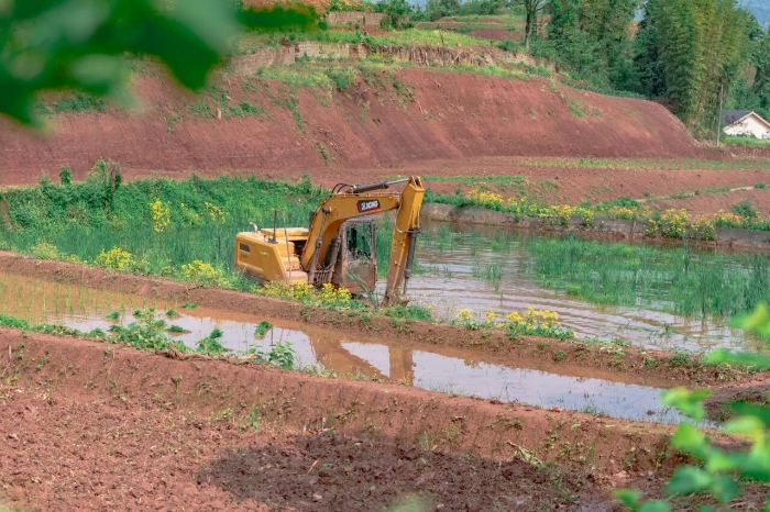 建设“巴渝粮仓”，三亿体育挖机我在行（háng）！