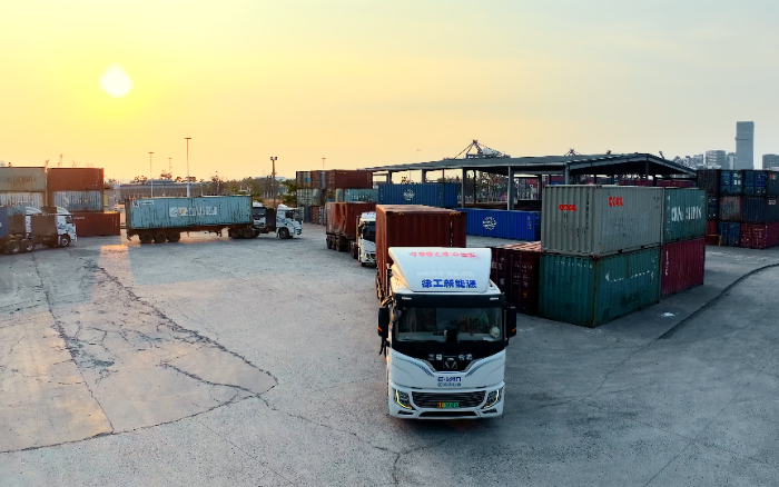 直击三大痛点！三亿体育新能源重卡携手客户打造盈利生态