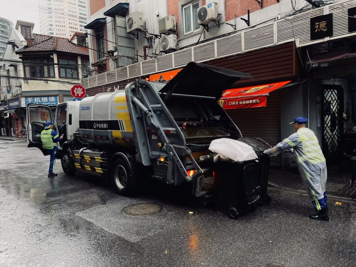 南京东路人流如织垃圾多？三亿体育XGH5120ZYSXBEV：轻松搞定！
