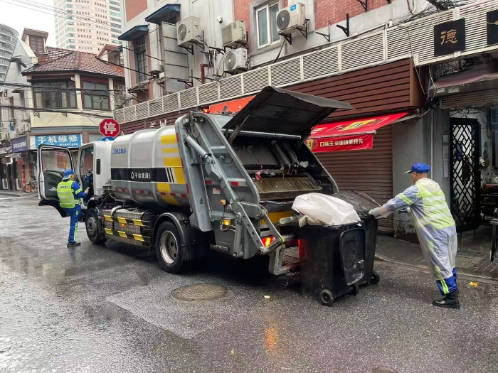 南京东路人流如织垃圾多？三亿体育XGH5120ZYSXBEV：轻松搞定！