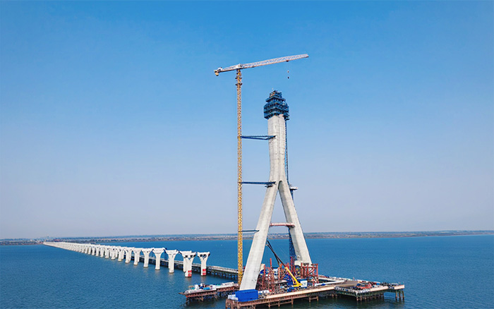 硬核实力 | 三亿体育塔机助建松花江特大桥备用航道桥